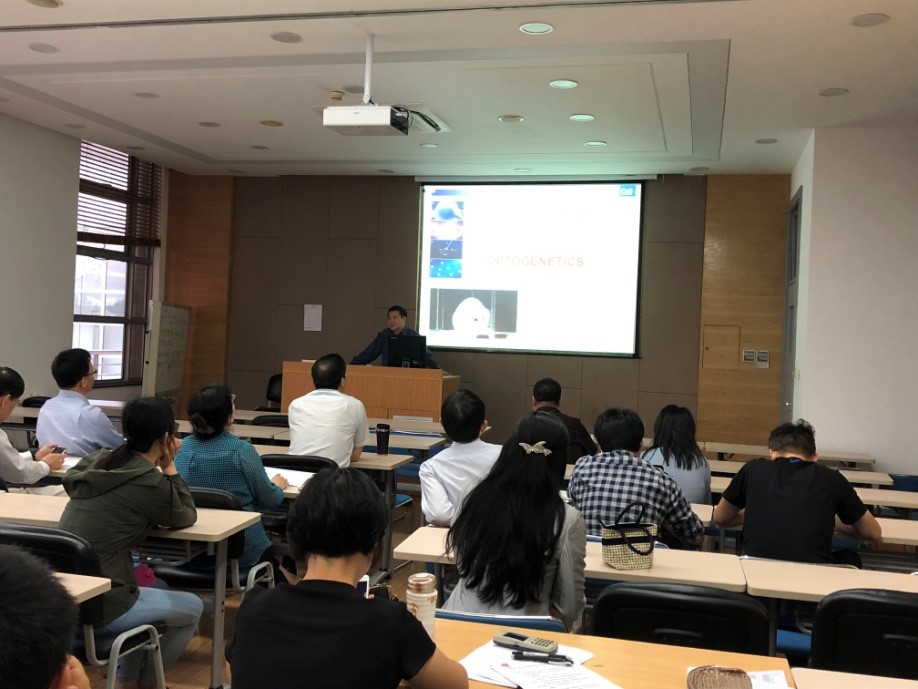 “一路走,一路带,一路话秋实”――bat365正版唯一官网国外访学分享交流会